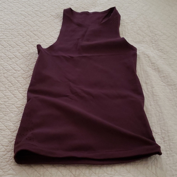 lululemon athletica Tops - Lululemon reveal tank sz 6